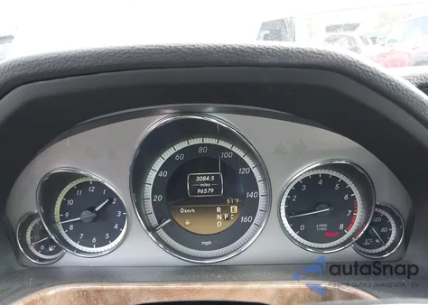 2012 Mercedes-Benz E 350 4Matic z USA, uszkodzony, nr VIN WDDHF8JB7CA626827